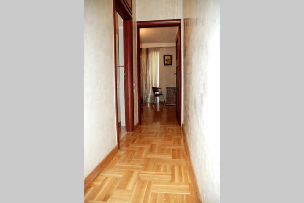 Elegant Luminous Downtown Apartment Солун Екстериор снимка